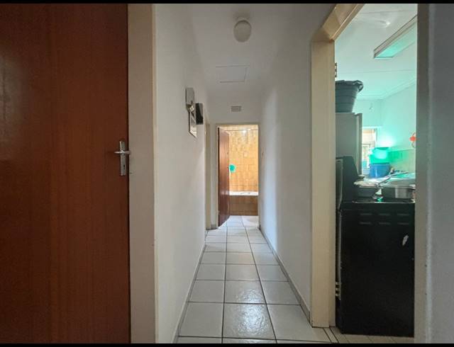 2 BEDROOM FLAT FOR SALE IN VEREENIGING CENTRAL